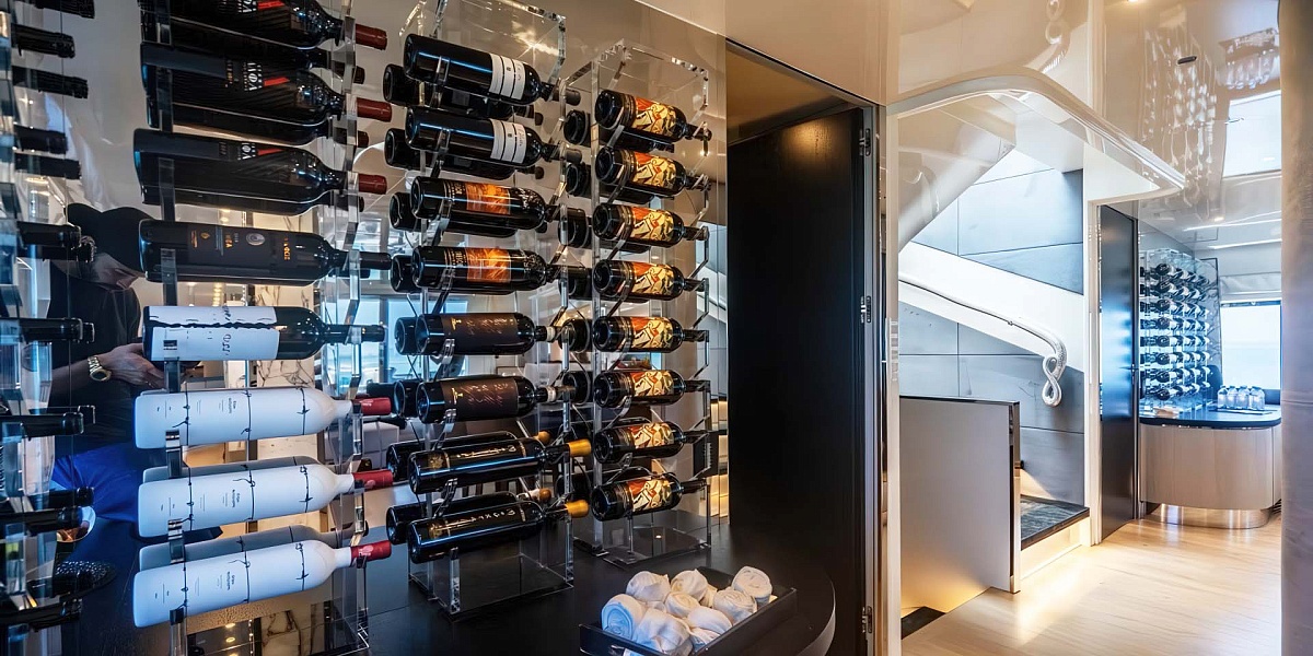 Аренда мега яхты BAGLIETTO 136 Aquila в Греции